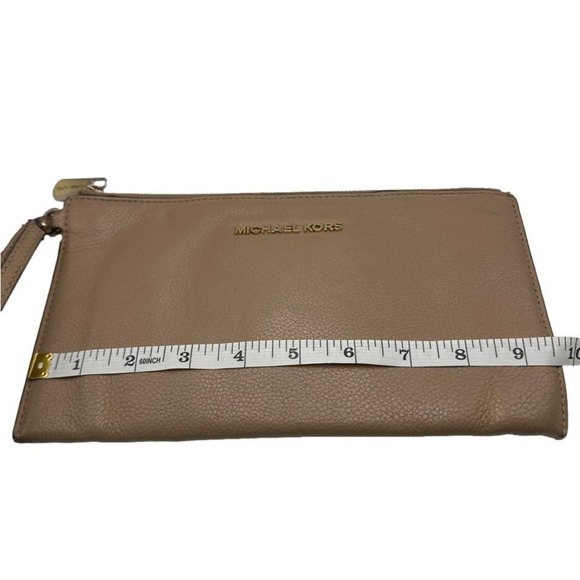 MICHAEL KORS Warm Taupe Large Wristlet with Card Slots - Picture 6 of 8